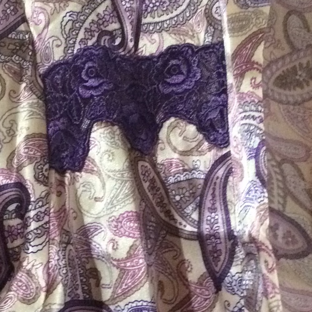 Beautiful Robe - Picture 2 of 6